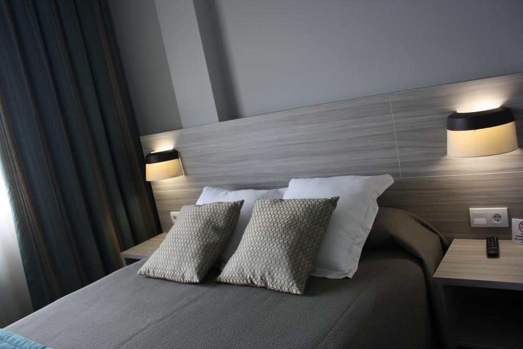 Hotel Комбаро Стая снимка