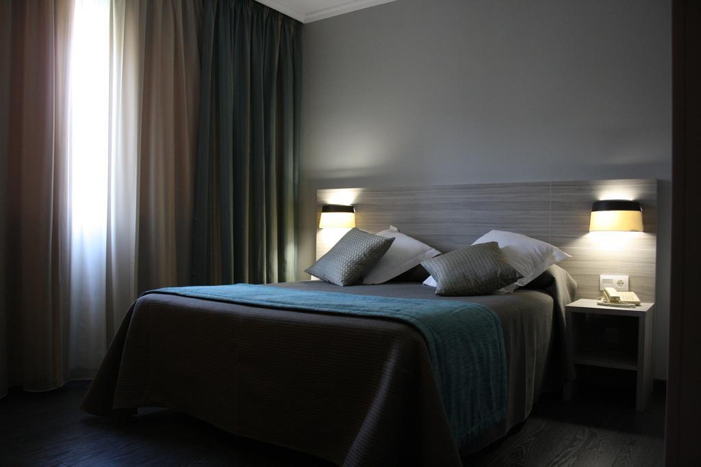 Hotel Комбаро Стая снимка