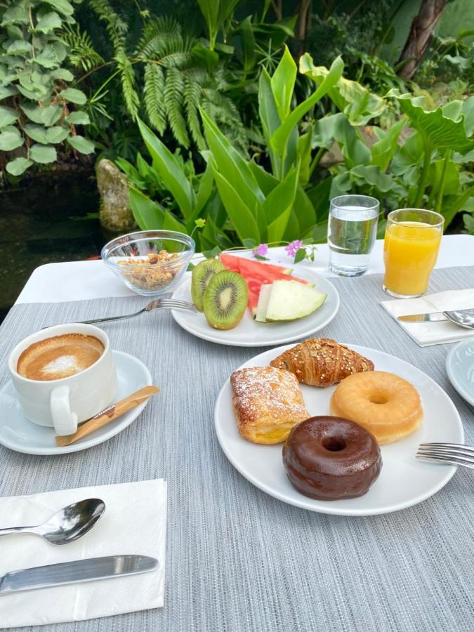 Hotel Комбаро Екстериор снимка