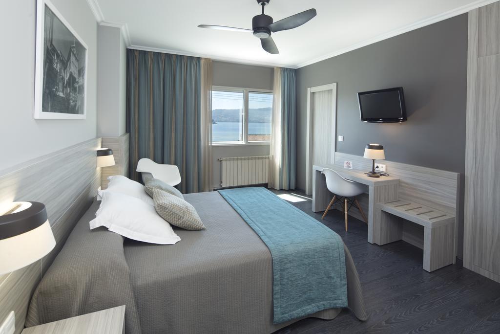 Hotel Комбаро Стая снимка