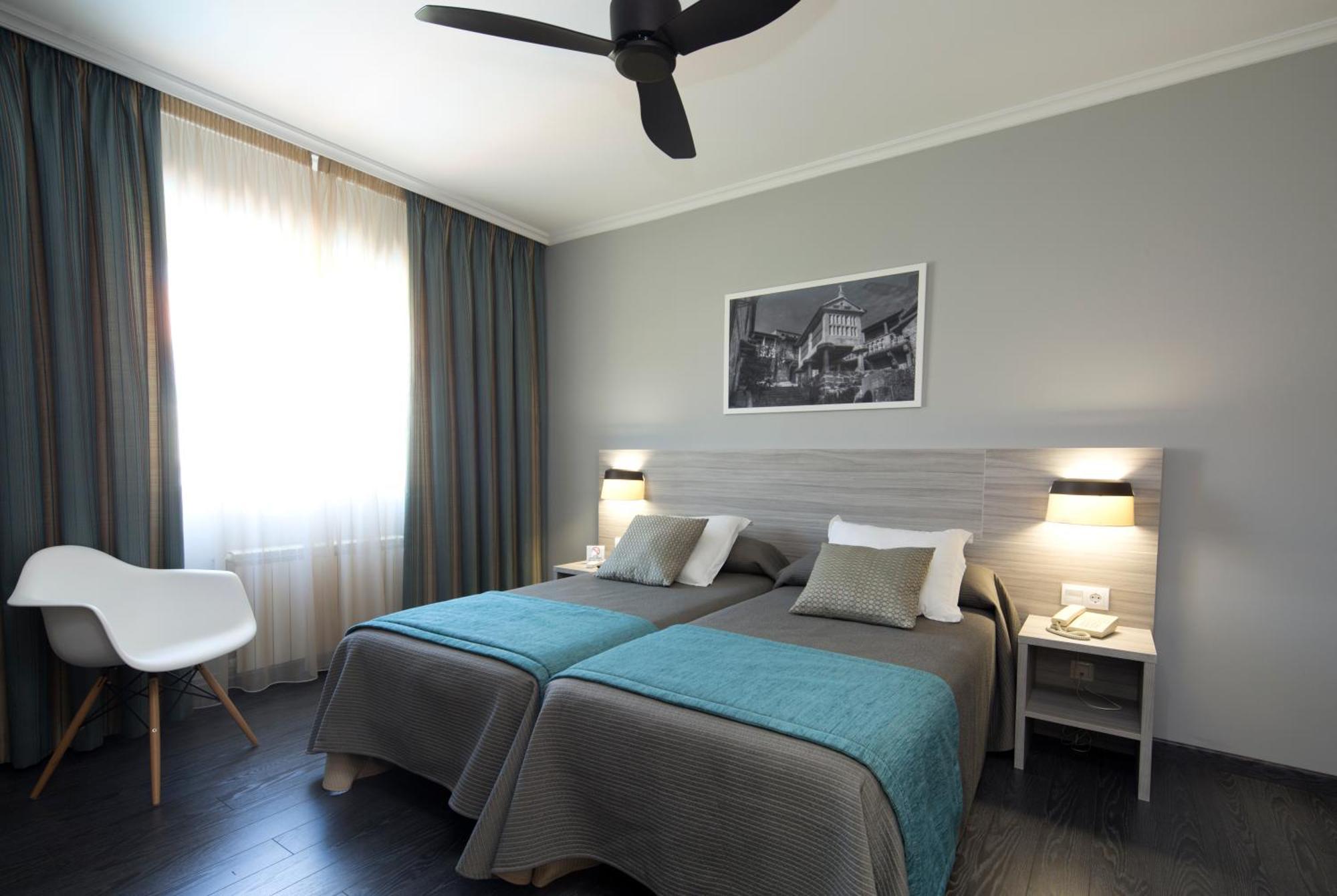 Hotel Комбаро Екстериор снимка