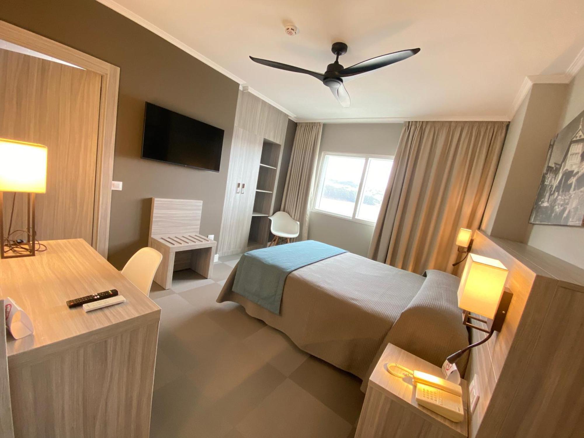 Hotel Комбаро Екстериор снимка