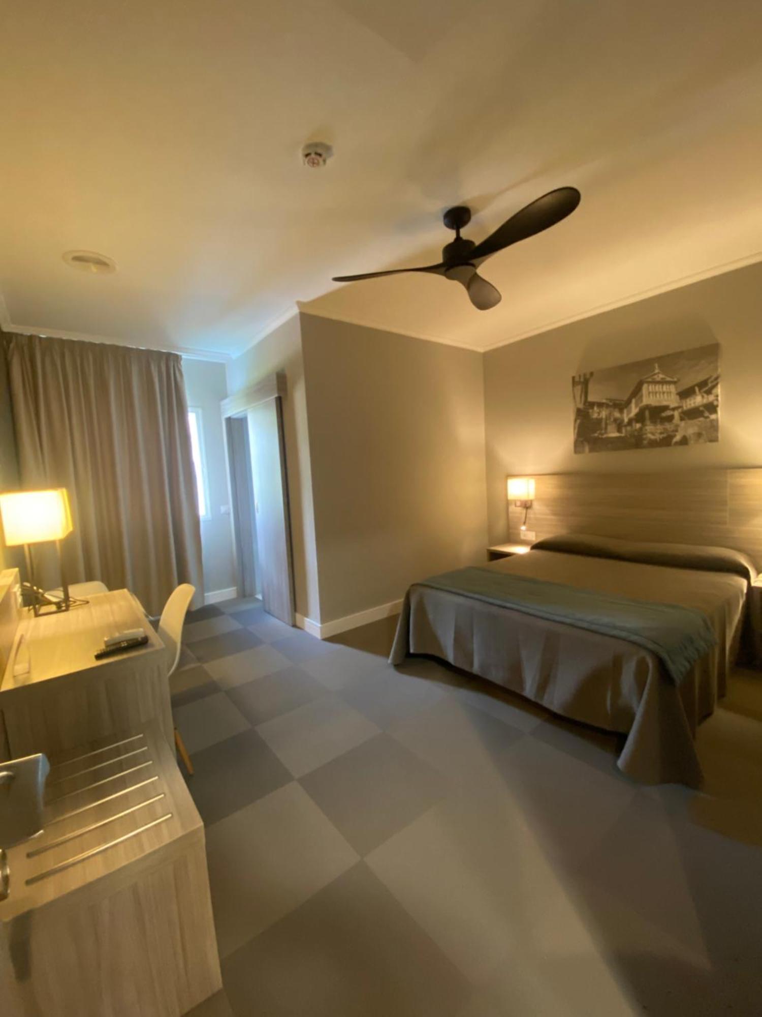 Hotel Комбаро Екстериор снимка