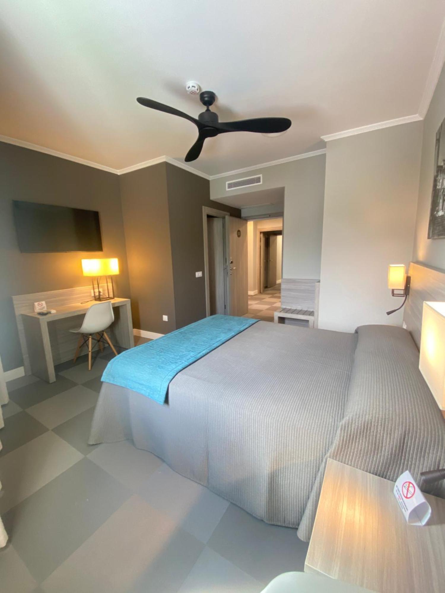 Hotel Комбаро Екстериор снимка