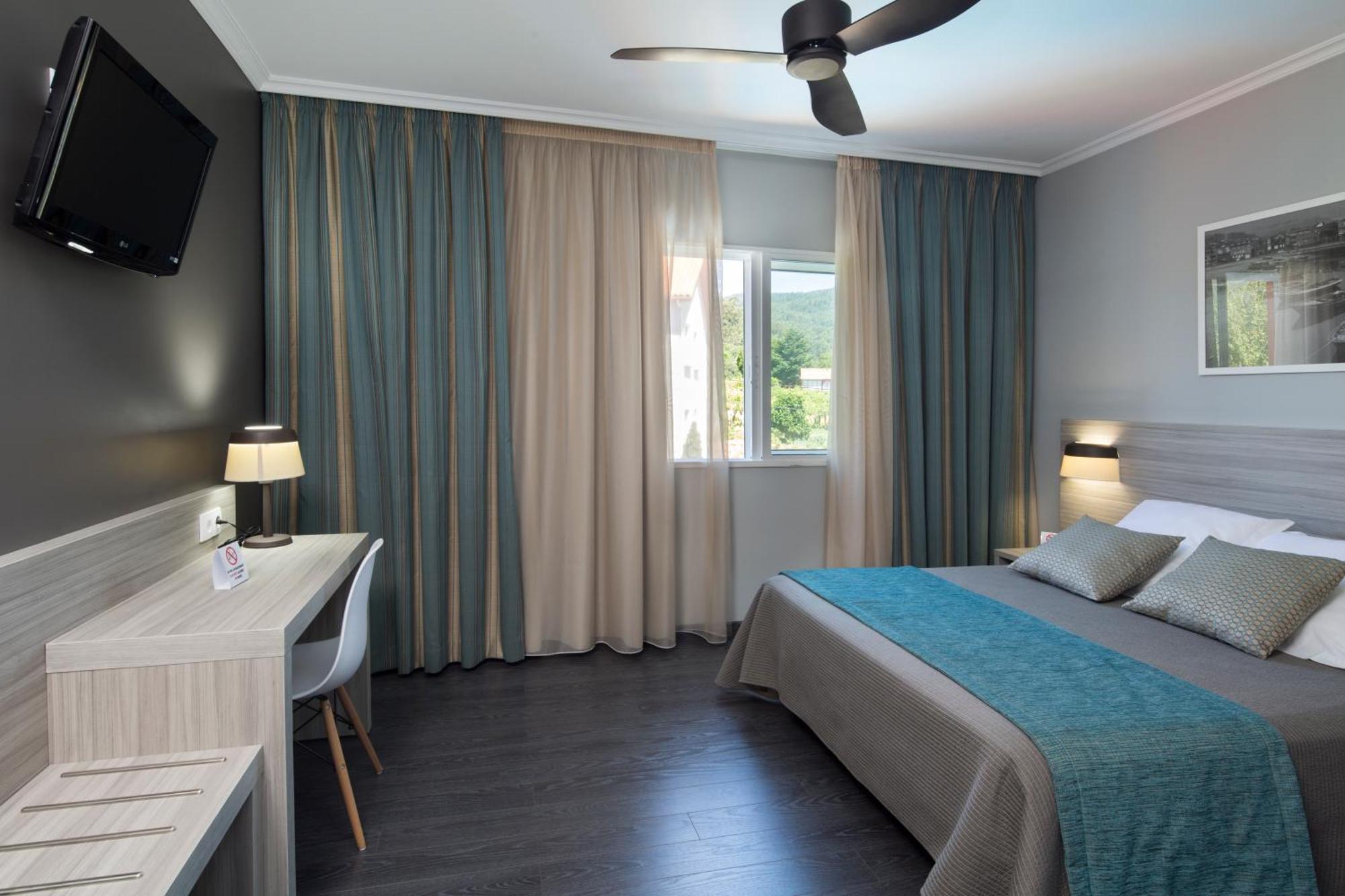 Hotel Комбаро Екстериор снимка