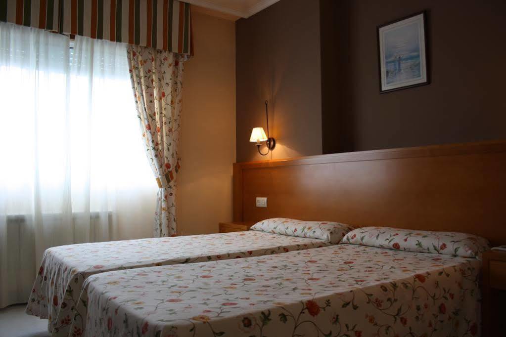 Hotel Комбаро Екстериор снимка